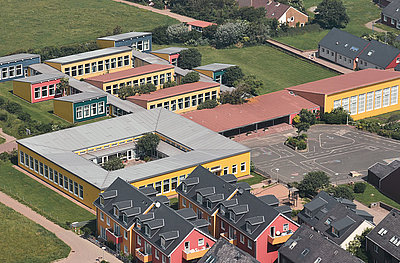 Ein Foto von oben von der Schule Helgoland