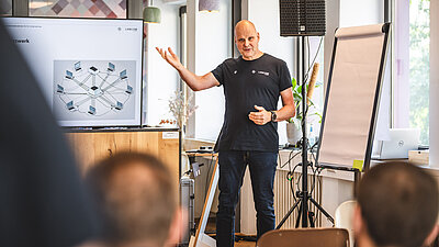 LANCOM Experte Christoph Spitzer in seiner Digital X Masterclass 2024