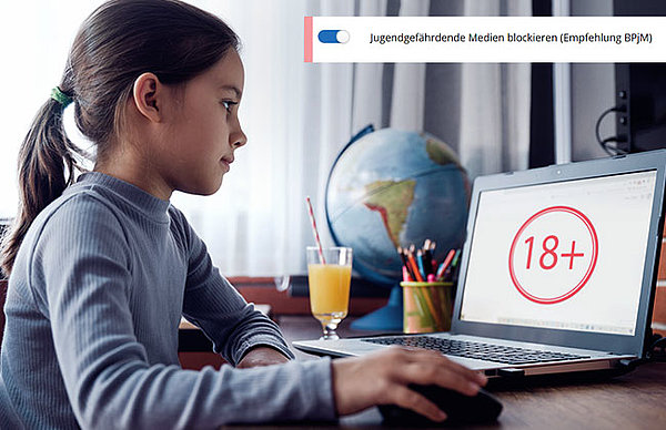 Mädchen vor Laptop mit Symbol für Altersbeschränkung